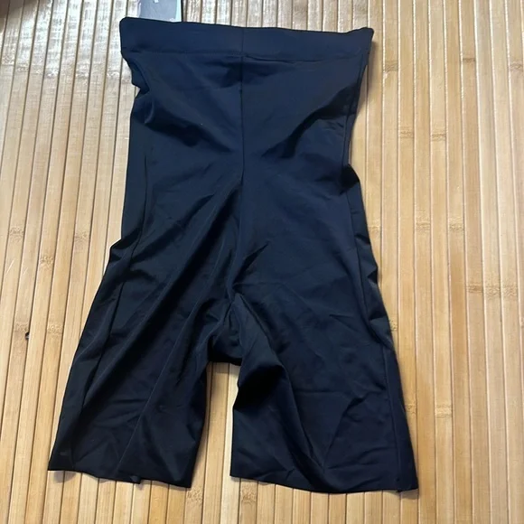 NWT- ASSETS by SPANX black SHAPING
HIGH-WAISTED MID-THIGH SHORT M/Med - Picture 7 of 7